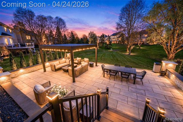 45711 Bristol Circle, Novi, MI 48377