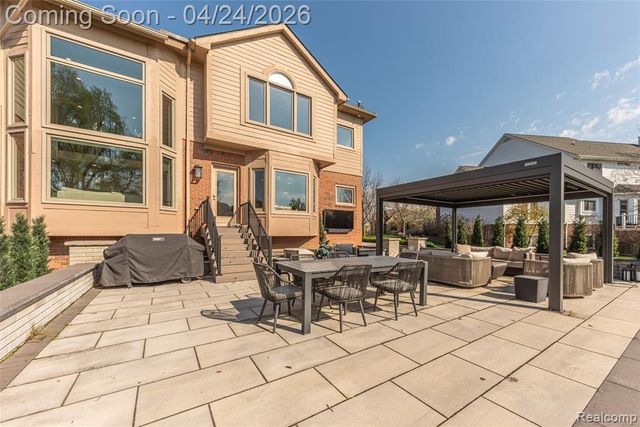 45711 Bristol Circle, Novi, MI 48377