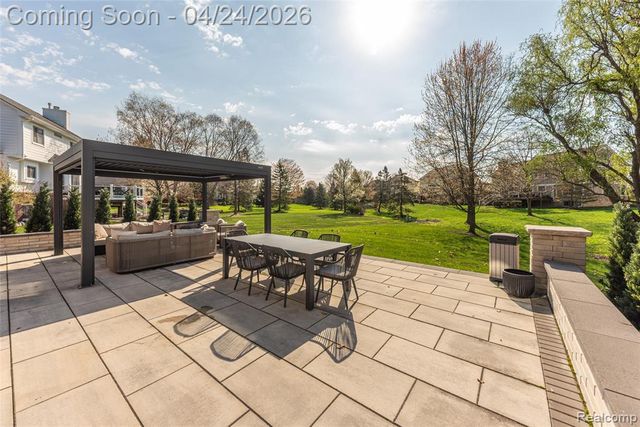 45711 Bristol Circle, Novi, MI 48377