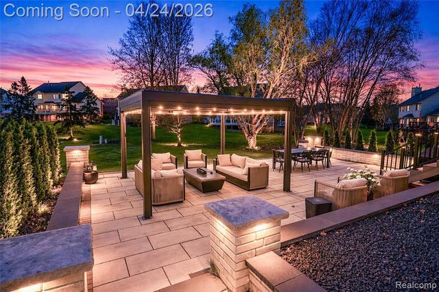 45711 Bristol Circle, Novi, MI 48377