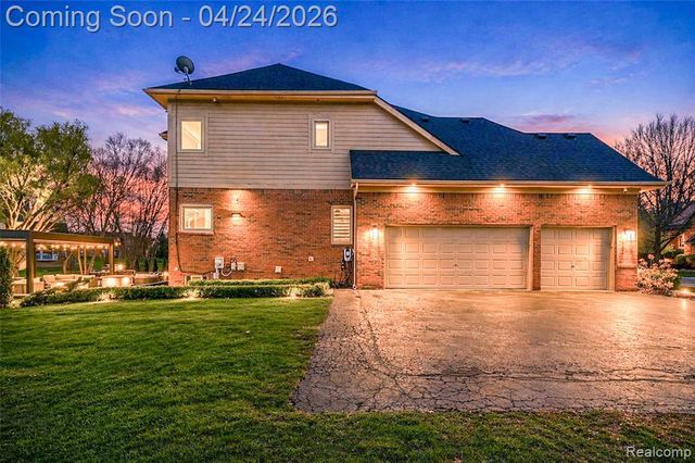 45711 Bristol Circle, Novi, MI 48377