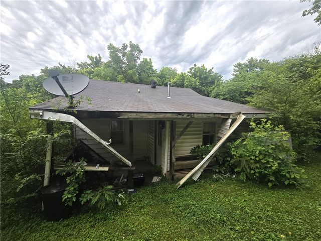 715 W County Line Road, Springdale, AR 72764