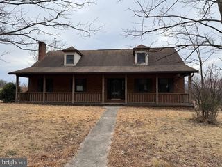 992 SILVER LN, Berkeley Springs, WV 25411