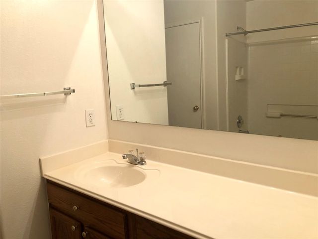 5206 Sage Circle, Baytown, TX 77521