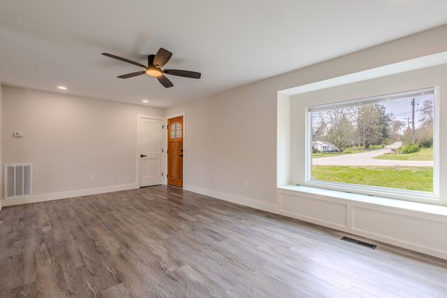 439 Fairlawn Cir, Maryville, TN 37801