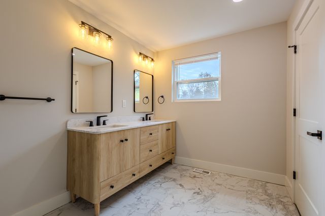 439 Fairlawn Cir, Maryville, TN 37801