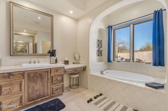 8286 E CLUB VILLAGE Drive, Gold Canyon, AZ 85118