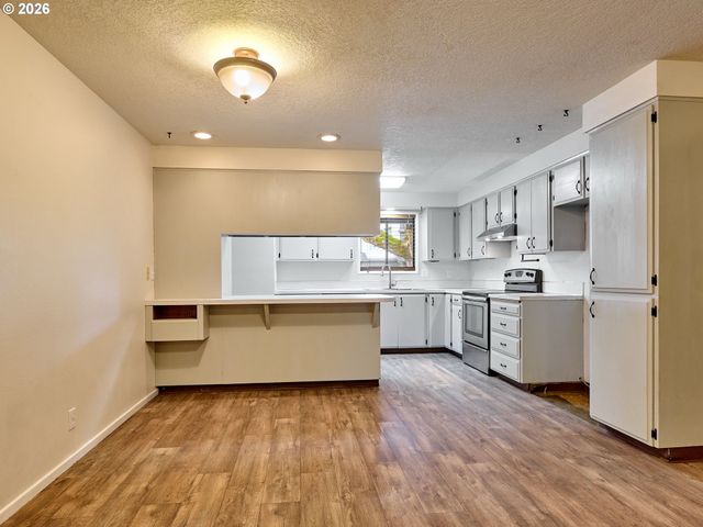 610 E HEINTZ St, Molalla, OR 97038