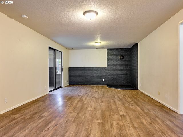 610 E HEINTZ St, Molalla, OR 97038
