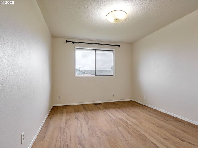610 E HEINTZ St, Molalla, OR 97038
