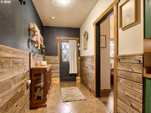 610 E HEINTZ St, Molalla, OR 97038