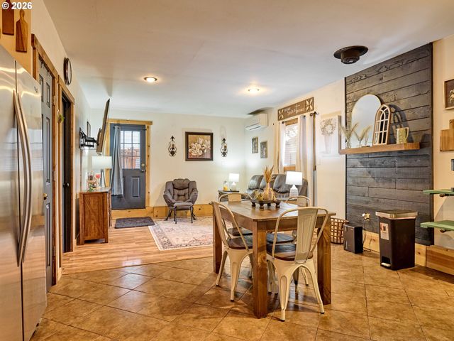 610 E HEINTZ St, Molalla, OR 97038