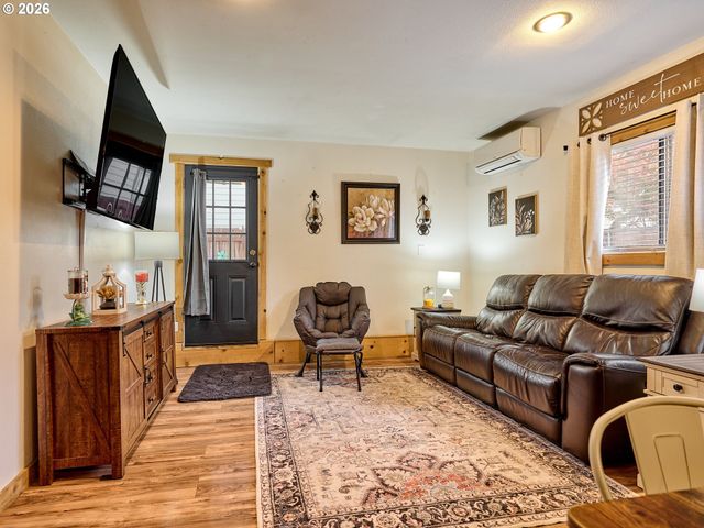 610 E HEINTZ St, Molalla, OR 97038