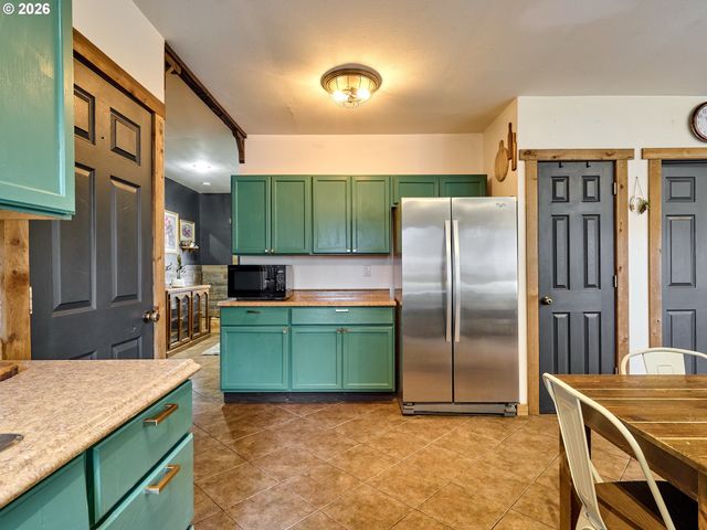 610 E HEINTZ St, Molalla, OR 97038