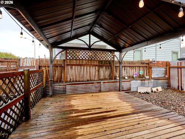610 E HEINTZ St, Molalla, OR 97038