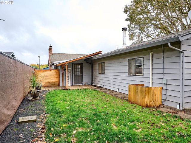 610 E HEINTZ St, Molalla, OR 97038
