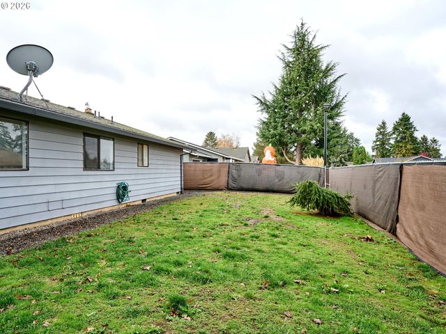610 E HEINTZ St, Molalla, OR 97038