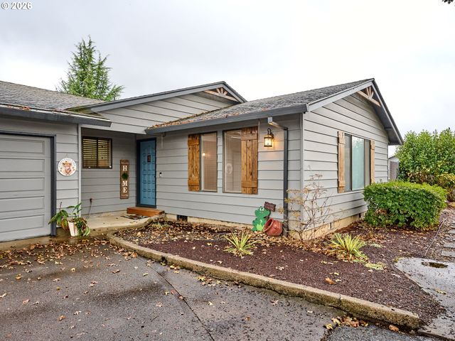 610 E HEINTZ St, Molalla, OR 97038