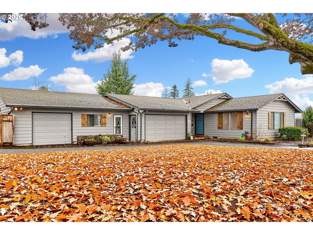 610 E HEINTZ St, Molalla, OR 97038