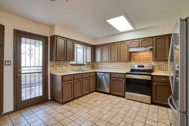 9 Pheasant Hill Drive NE, Albuquerque, NM 87111