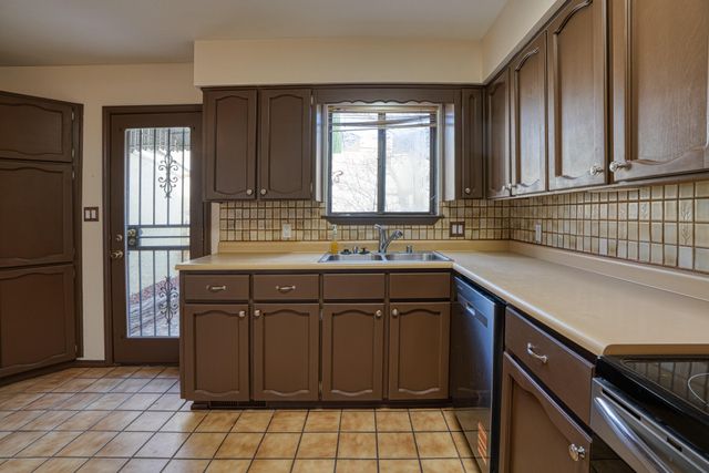 9 Pheasant Hill Drive NE, Albuquerque, NM 87111