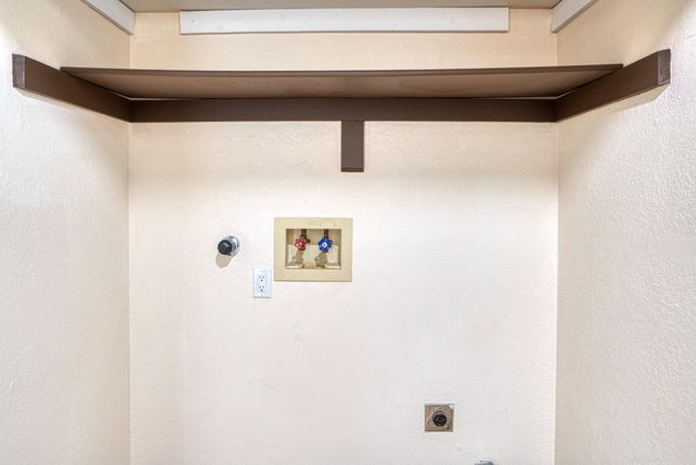 9 Pheasant Hill Drive NE, Albuquerque, NM 87111