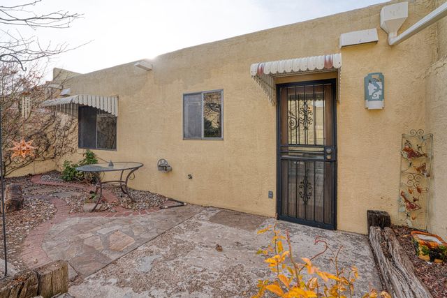 9 Pheasant Hill Drive NE, Albuquerque, NM 87111