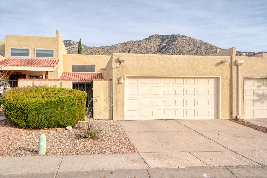 9 Pheasant Hill Drive NE, Albuquerque, NM 87111