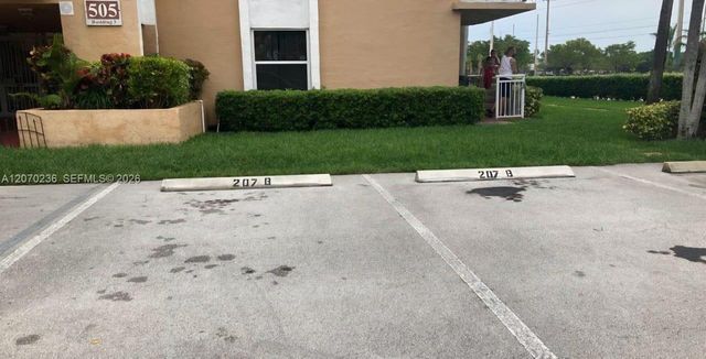 505 S Pine Island Road B207, Plantation, FL 33324