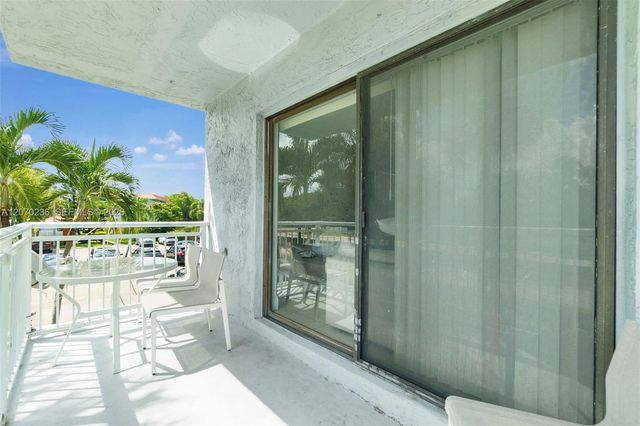 505 S Pine Island Road B207, Plantation, FL 33324
