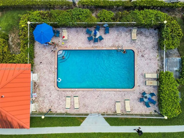 505 S Pine Island Road B207, Plantation, FL 33324