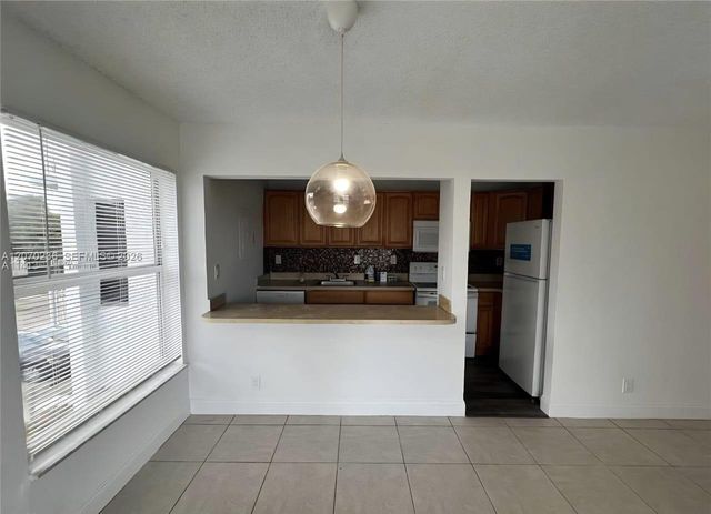 505 S Pine Island Road B207, Plantation, FL 33324