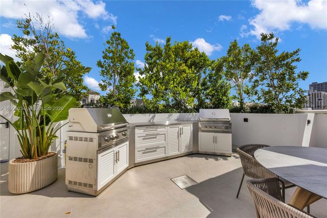 4220 Laguna St 803, Coral Gables, FL 33146