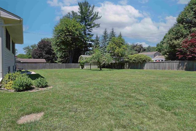 5542 Barberry Lane, Saginaw, MI 48603
