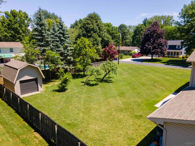 5542 Barberry Lane, Saginaw, MI 48603