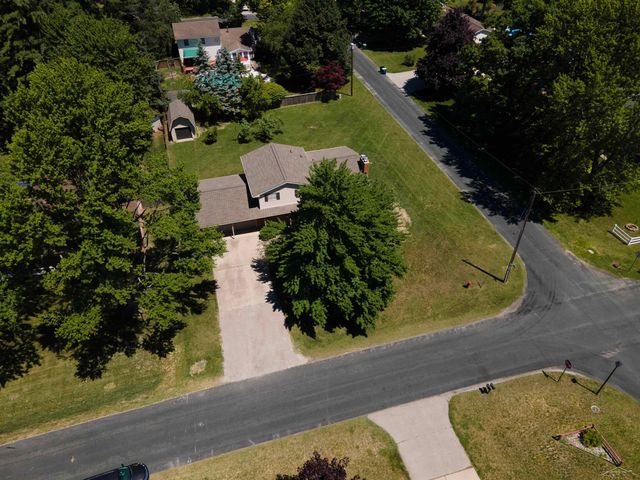5542 Barberry Lane, Saginaw, MI 48603