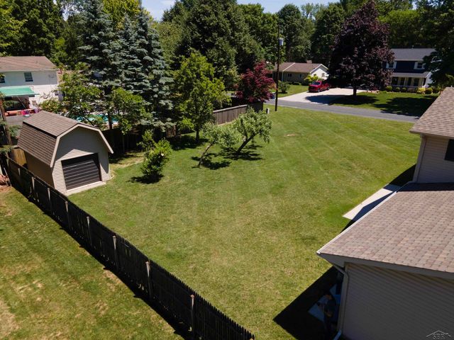 5542 Barberry Lane, Saginaw, MI 48603