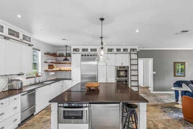 9250 Marymont Park, San Antonio, TX 78217