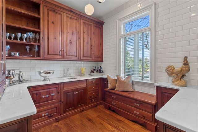 70 W Brookhaven Drive NE, Atlanta, GA 30319