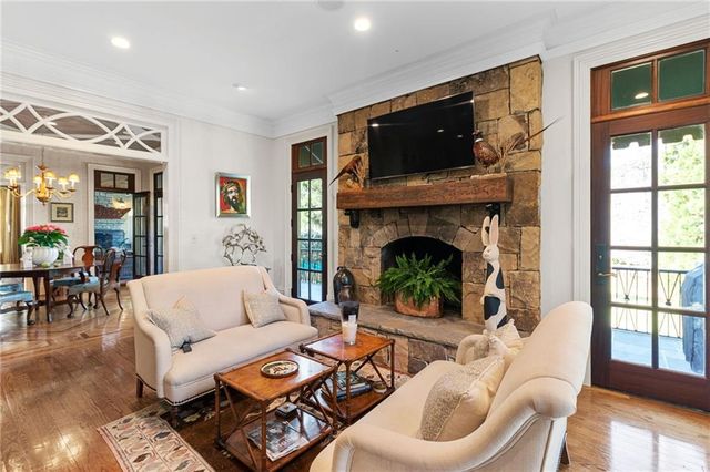70 W Brookhaven Drive NE, Atlanta, GA 30319