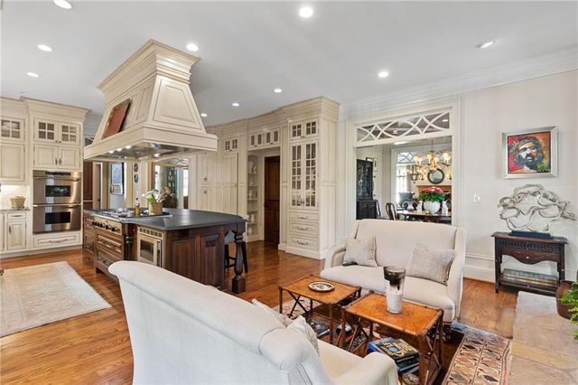 70 W Brookhaven Drive NE, Atlanta, GA 30319