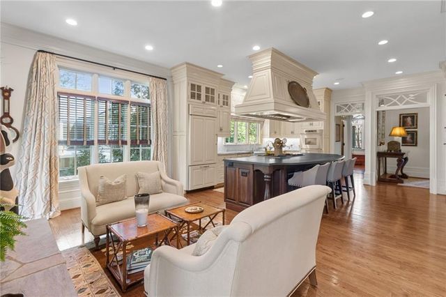 70 W Brookhaven Drive NE, Atlanta, GA 30319