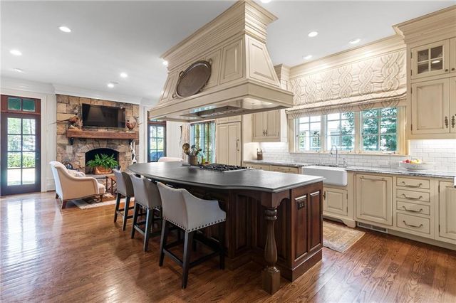 70 W Brookhaven Drive NE, Atlanta, GA 30319