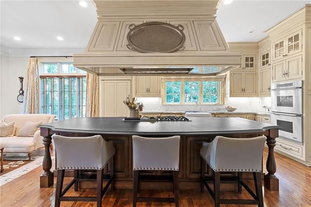 70 W Brookhaven Drive NE, Atlanta, GA 30319