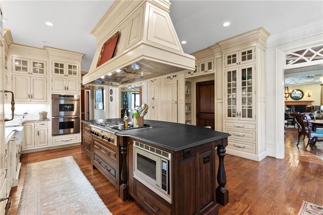 70 W Brookhaven Drive NE, Atlanta, GA 30319
