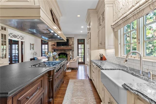 70 W Brookhaven Drive NE, Atlanta, GA 30319
