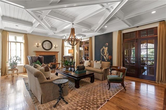 70 W Brookhaven Drive NE, Atlanta, GA 30319