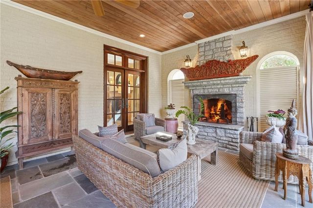 70 W Brookhaven Drive NE, Atlanta, GA 30319