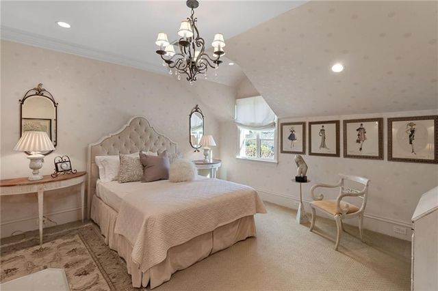 70 W Brookhaven Drive NE, Atlanta, GA 30319