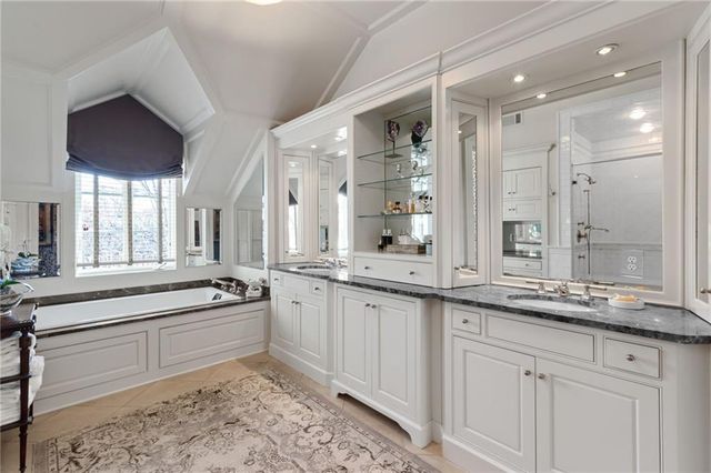 70 W Brookhaven Drive NE, Atlanta, GA 30319